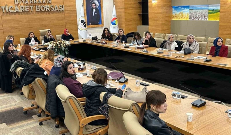 is-kadinlarina-e-ticaret-ve-dijital-pazarlama-egitimi-eF4lHc1f.jpg