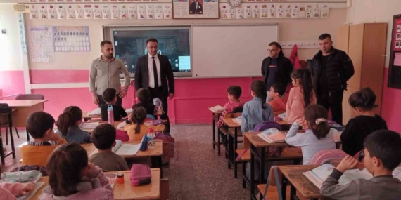 Andıç, heimlich manevrası ile öğrencisini kurtaran öğretmenle bir araya geldi