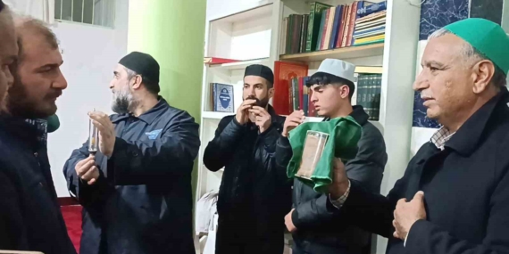 Dicle’de Hırka-i Şerif ve Sakal-ı Şerif salavatlarla ziyarete açıldı