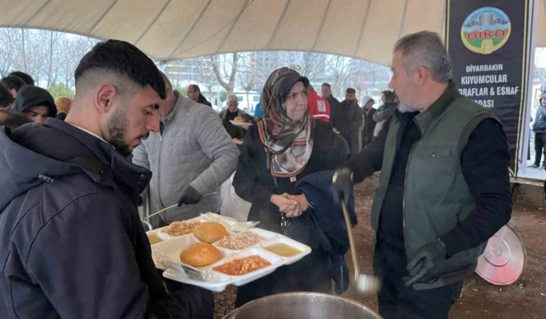 diyarbakir-kuyumcular-ve-sarraflar-odasindan-vatandaslara-iftar-MeSpq85O.jpg