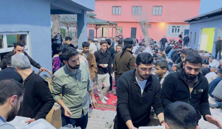 diyarbakirda-25-yillik-iftar-gelenegi-ld5CVrJd.jpg