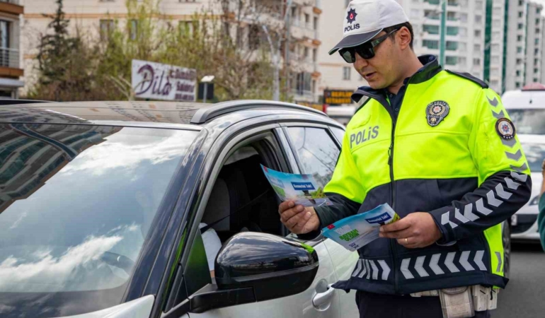 diyarbakirda-bayramda-tatilinde-trafik-denetimleri-artiyor-LZNQ5beD.jpg