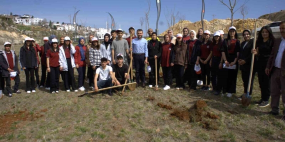 Eğil’de “Narin Hatıra Ormanı” için ilk fidanlar dikildi