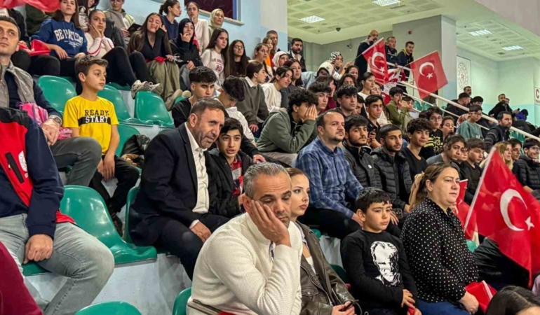 koruma-ve-bakim-altindaki-cocuklardan-milli-takima-destek-4TiDFD9X.jpg