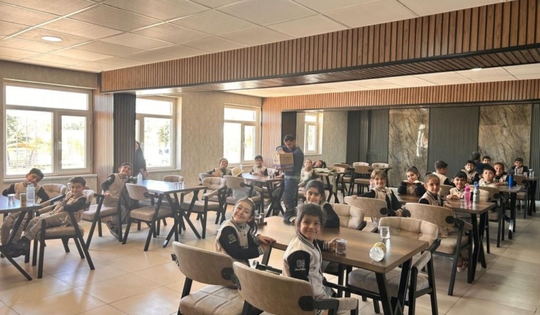 diclede-ilkokul-ogrencileri-mehmetcikle-birlikte-fidan-dikti-UHjRXMrg.jpg