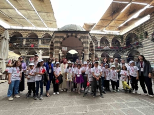 diyarbakirda-23-ilkokulun-ogrencisine-tarihi-yerlere-gezi-duzenlendi-EhD4tnlS.jpg