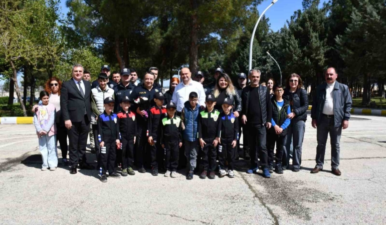 diyarbakirda-cocuklar-polis-okulunu-gezdi-TiibcHyJ.jpg