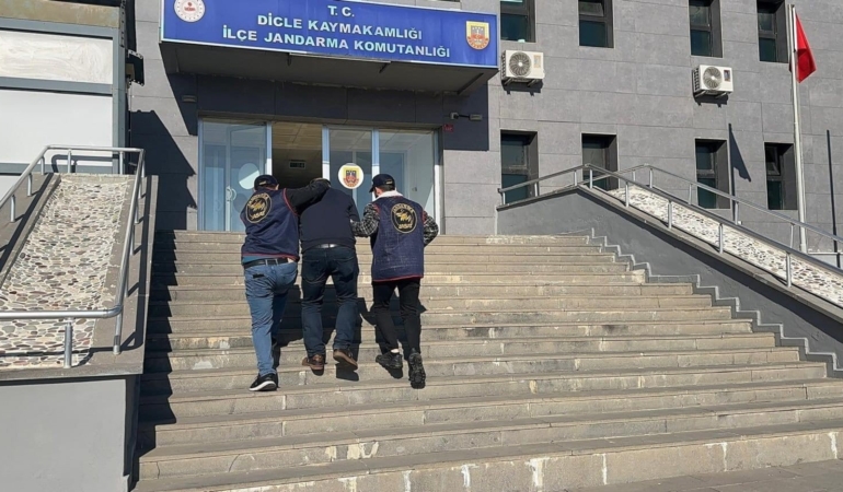 diyarbakirda-haklarinda-arama-kaydi-bulunan-3-kisi-yakalandi-24cOPtLZ.jpg