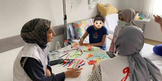 Diyarbakır’da hastane odalarında 23 Nisan sevinci