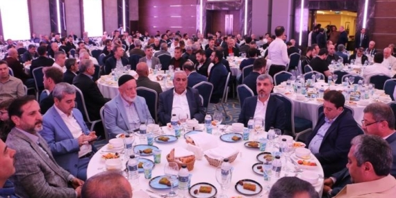 (Düzeltme) Binlerce kişi Diyarbakırlı hayırsever iş adamının mevlidinde bir araya geldi