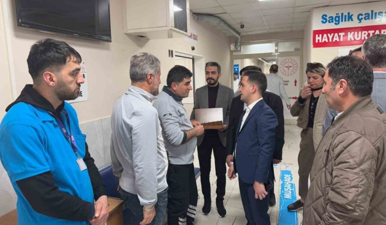 hak-is-konfederasyonu-diyarbakir-il-baskani-akuzum-uyeleriyle-bayramlasti-GwBn4j49.jpg