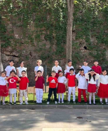 ogretmen-yazdi-veli-besteledi-ogrenciler-seslendirdi-E8YSOAjR.jpg
