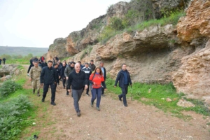 tarih-kral-yolunda-vali-zorluoglu-katilimiyla-ilk-yuruyus-gerceklestirildi-35JWdQch.jpg