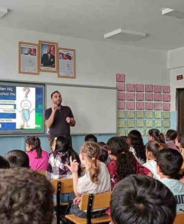 diclede-ortaokul-ogrencileriyle-bilim-soylesisi-gerceklestirildi-NyT6EYea.jpg