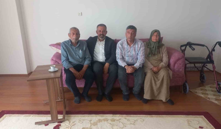 diko-baskani-yuksel-hayatini-kaybeden-gazetecinin-ailesine-ziyarette-bulundu-dklFgHjg.jpg
