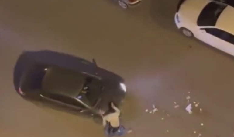 diyarbakirda-bir-sahis-copleri-dagitip-yoldan-gecen-otomobile-saldirdi-M8AwSalX.jpg