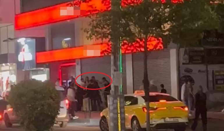 diyarbakirda-iki-grup-arasinda-sopali-ve-kemerli-kavga-kamerada-wEXYWlJG.jpg