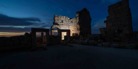 Fotono21, Zerzevan Kalesi’nde Işıkla Boyama Atölyesiyle geceyi sanata dönüştürdü