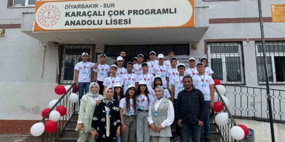 Lise öğrencileri bilimsel çalışmalarını sergiledi
