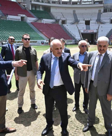 vali-zorluoglu-diyarbakir-ataturk-stadyumundaki-calismalari-yerinde-inceledi-1T1f64lD.jpg