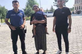 diclede-kayip-cocuk-polis-tarafindan-bulunarak-ailesine-teslim-edildi-9xhqXSnY.jpg