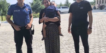 diclede-kayip-cocuk-polis-tarafindan-bulunarak-ailesine-teslim-edildi-9xhqXSnY.jpg