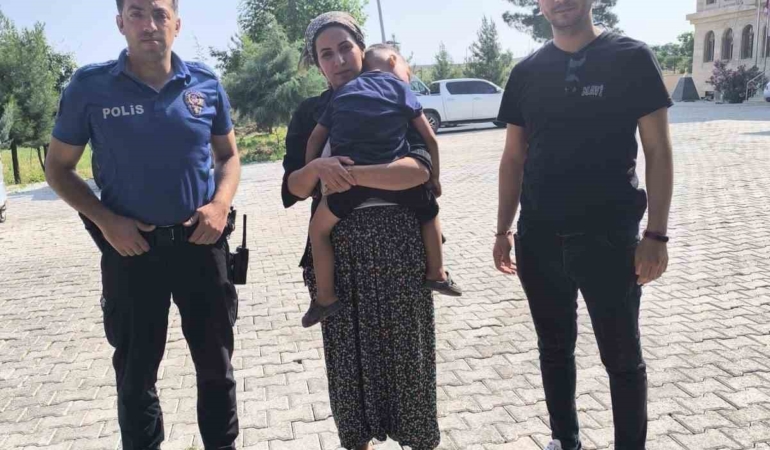 diclede-kayip-cocuk-polis-tarafindan-bulunarak-ailesine-teslim-edildi-9xhqXSnY.jpg