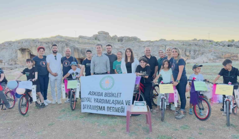 diyarbakirda-30-yetim-ve-oksuz-cocuga-karne-hediyesi-olarak-bisiklet-verildi-Se5xUrVN.jpg