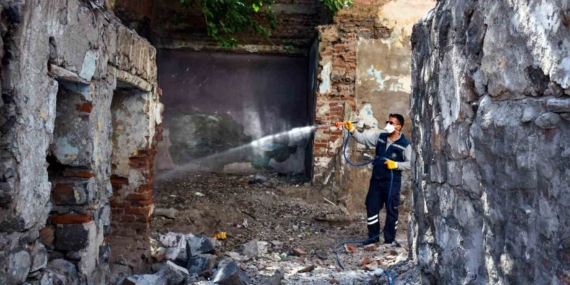 Diyarbakır’da metruk binalarda ilaçlama yapıldı