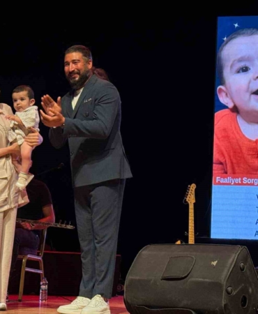 sanatci-ungur-alpaslan-bebek-yararina-konser-verdi-i1zuTYmL.jpg