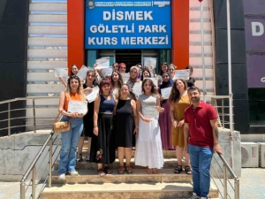 bilgisayar-egitimlerini-tamamlayan-kadinlara-sertifikalari-verildi-kFJS8pwM.jpg