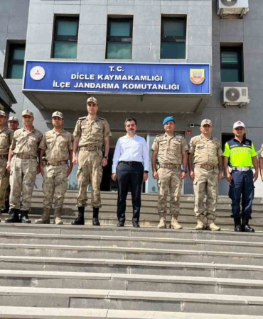 dicle-kaymakami-mustafa-atis-jandarma-personeli-ile-bir-araya-geldi-PwXZJ1cp.jpg