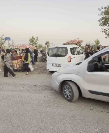 diyarbakir-yenikoy-mezarliginda-arac-trafigi-ve-kirlilik-tepki-cekiyor-vXuuRPdW.jpg