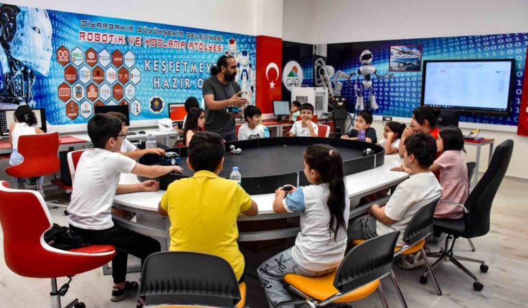 diyarbakirda-cocuklar-yaz-atolyelerinde-sanatla-bulusuyor-7c5VvPPW.jpg