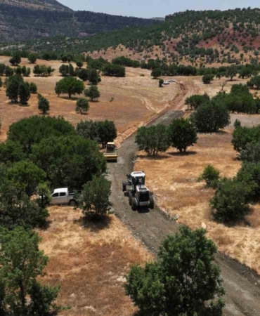 diyarbakirda-koylerine-donen-vatandaslarin-yollari-insa-ediliyor-OIfCFZNQ.jpg