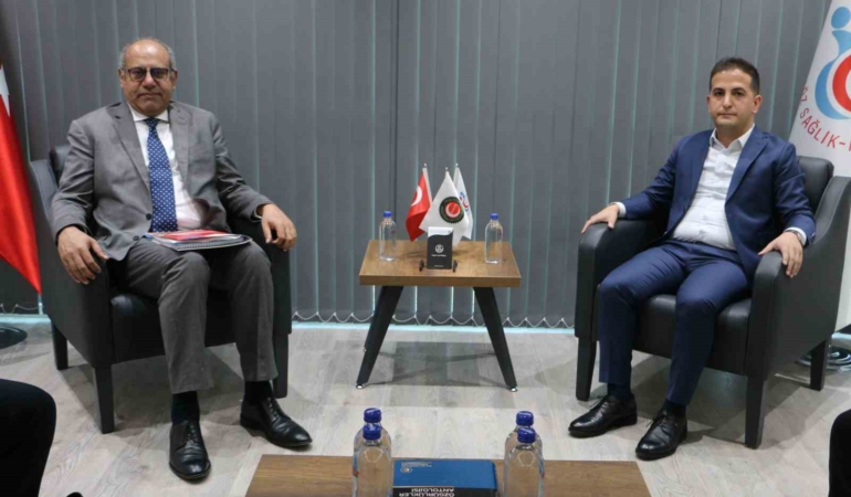 ilo-turkiye-ofisi-direktoru-hassan-hak-is-diyarbakir-il-baskani-akuzum-ile-gorustu-qcIFQSFZ.jpg