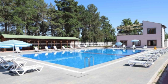 Kadınlar yüzme öğreniyor