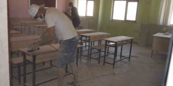 Okullar tatil oldu, idareciler tatil yerine tadilatı seçti