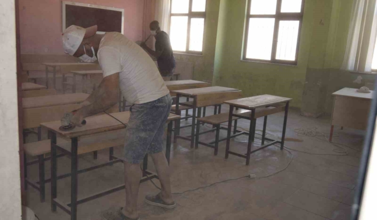 okullar-tatil-oldu-idareciler-tatil-yerine-tadilati-secti-TtQ9RycR.jpg