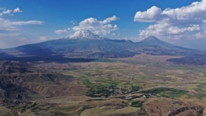agri-dagi-takke-buzulu-hizla-eriyor-B869kDNO.jpg
