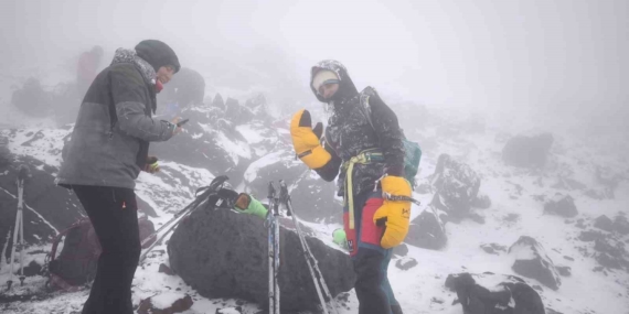 Ağrı Dağı’nda dondurucu soğukta başarılı zirve tırmanışı