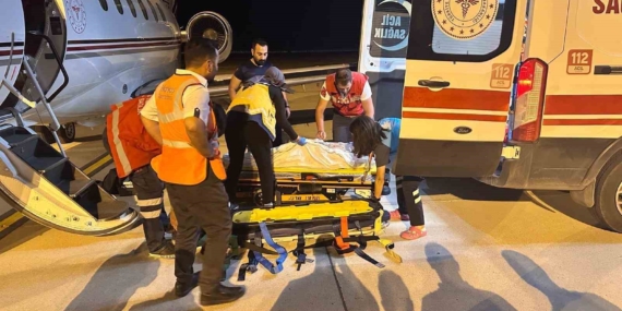 Ağrı’da kazada yaralanan çocuk ambulans uçakla Ankara’ya sevk edildi