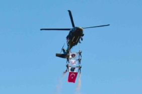 ahlatta-malazgirt-zaferi-kutlamalarinda-celik-kanatlar-timi-gosterileri-GSpBLQZ4.jpg