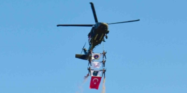ahlatta-malazgirt-zaferi-kutlamalarinda-celik-kanatlar-timi-gosterileri-GSpBLQZ4.jpg