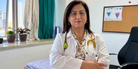 Çocuk romatoloji uzmanı, çocuklarda geçmeyen eklem ağrısı ve şişkinliklere dikkat çekti