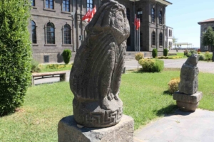 diyarbakir-muzesinde-3-kiymetli-eser-ilk-kez-kalici-olarak-sergilendi-47rT32gj.jpg
