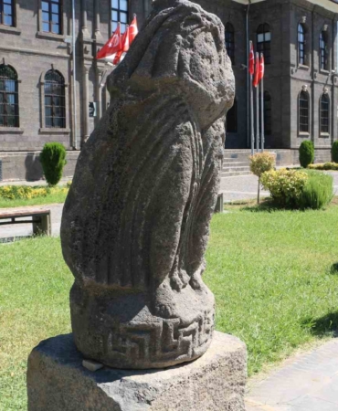 diyarbakir-muzesinde-3-kiymetli-eser-ilk-kez-kalici-olarak-sergilendi-47rT32gj.jpg