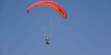 dogu-ve-guneydogu-anadoluda-yamac-parasutu-sampiyonasi-vanda-basladi-43-pilot-gokyuzune-yukseldi-fGIbKuvB.jpg