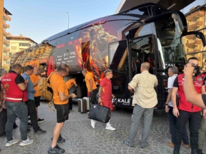 galatasaray-ligin-ilk-maci-icin-gaziantepte-FA3RtPnW.jpg
