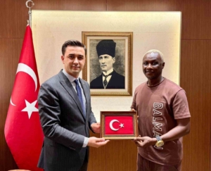 ibrahim-yattara-midyatta-genclerle-bulustu-S7I6AgIY.jpg